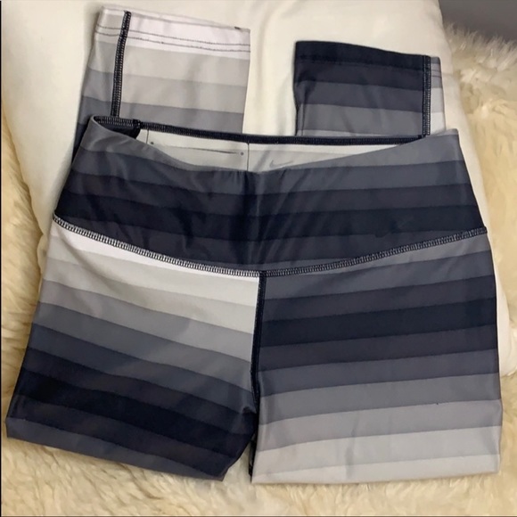 Nike Dri Fit Capri Legging - Picture 2 of 6